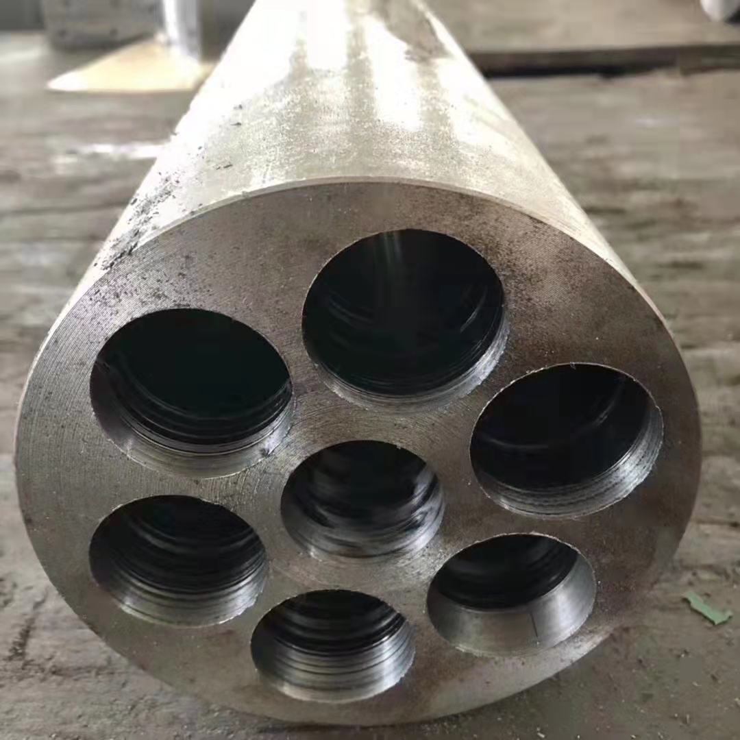 深孔加工孔徑1.3-200mm***大深度4米。內(nèi)孔珩磨，孔徑公差可到0.02，粗糙度0.2。
